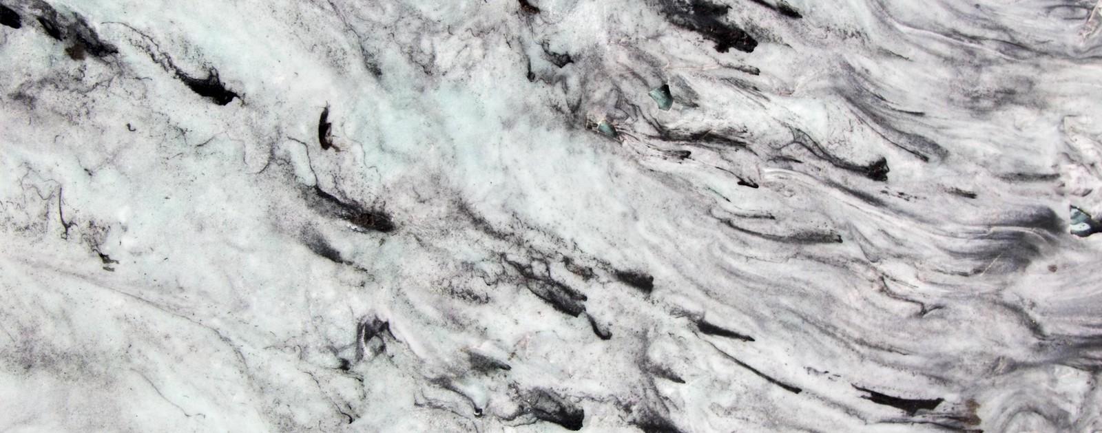 Close-up of the thermocast material's stone-like marbled texture
